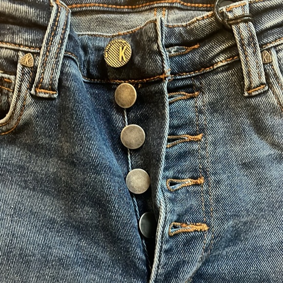 NEVER WORN Kut From The Kloth jeans! Skinny high ride distressed button front. - Picture 6 of 12